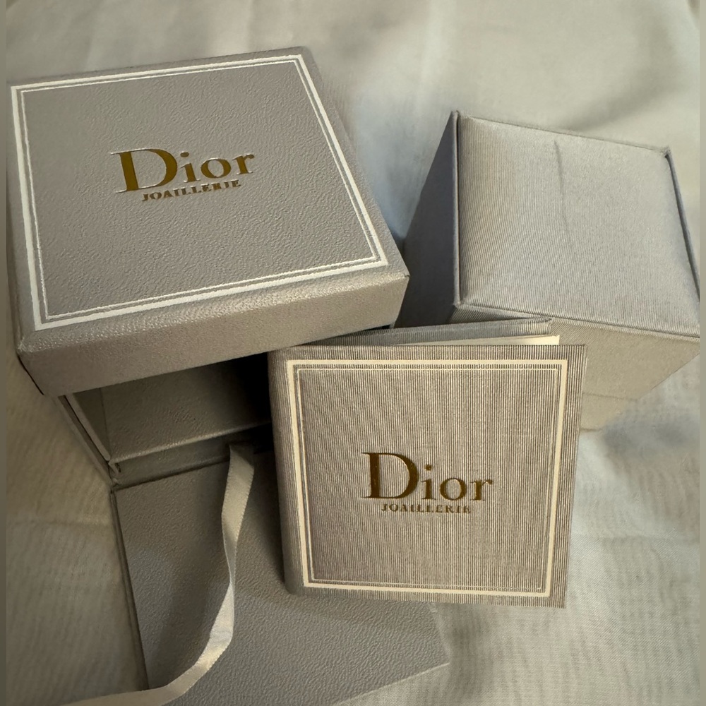 Dior Joaillerie 💯% Authentic luxurious Silvery Jewelry gift or storage Box set